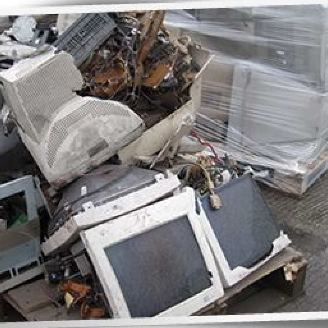 Zurich bulky waste disposal service collecting old furniture and mattresses from residents for eco-friendly recycling.